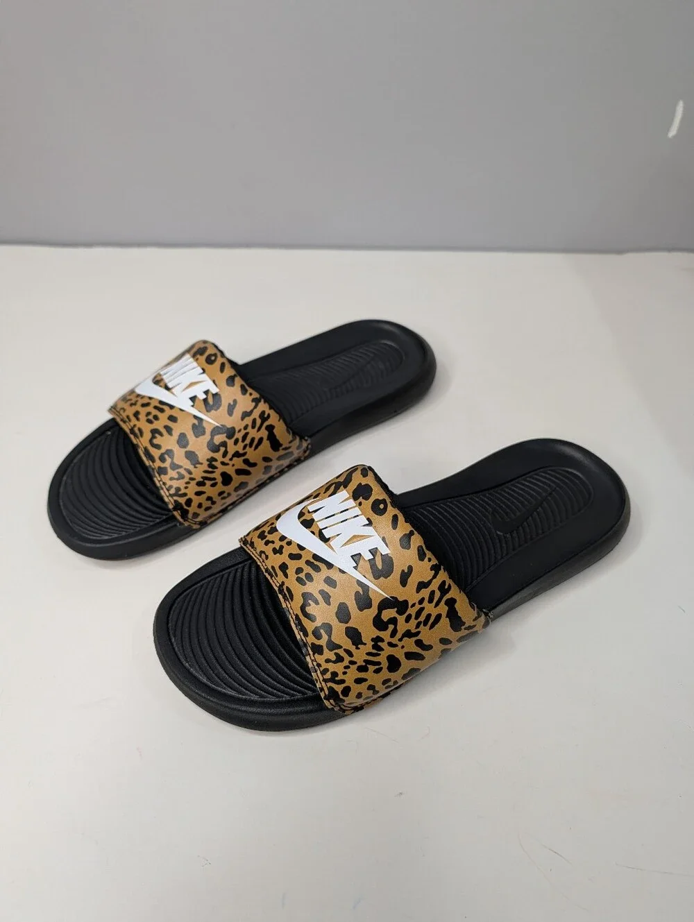 Nike Women's Victori One Cheetah Print Sandal Slides Brown Black 9